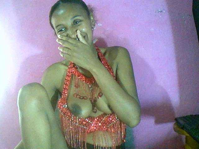 Mynah webcam bongacams model stream image