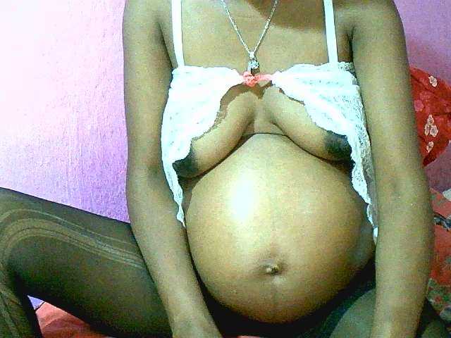 le modèle Mynah est en webcam porno dans un show sur le site bongacams, il possède les tags suivants: Ebony,Brunette,Trimmed