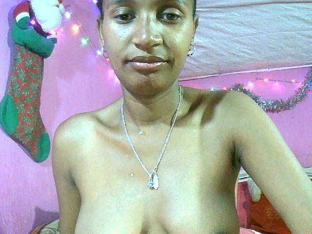 Mynah webcam bongacams model stream image