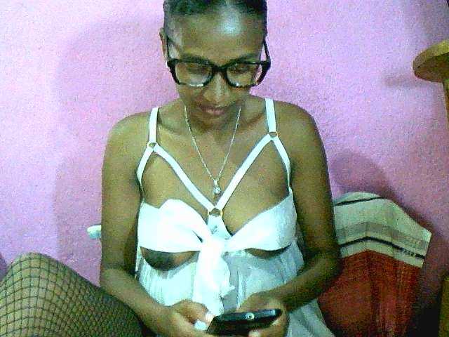BongaCams Mynah is Freechat Mynah — click tip menu and I will give you pleasure,help me