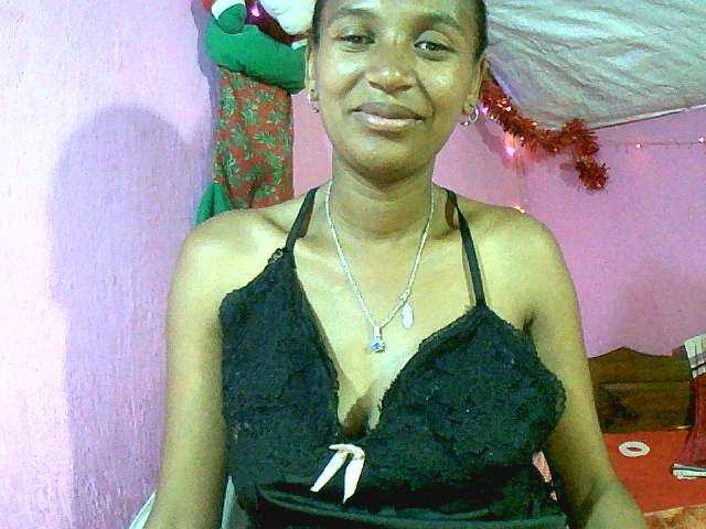 Mynah webcam bongacams model stream image