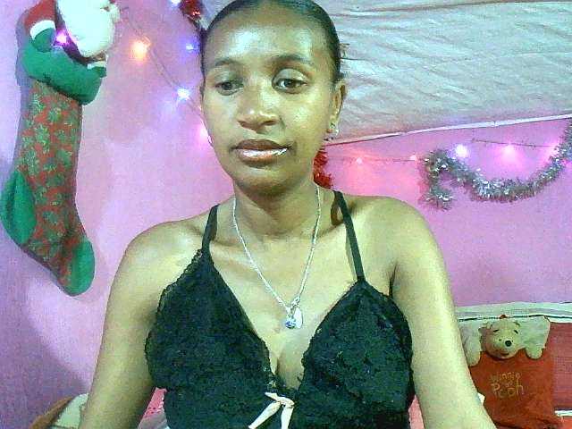 Mynah webcam bongacams model stream image