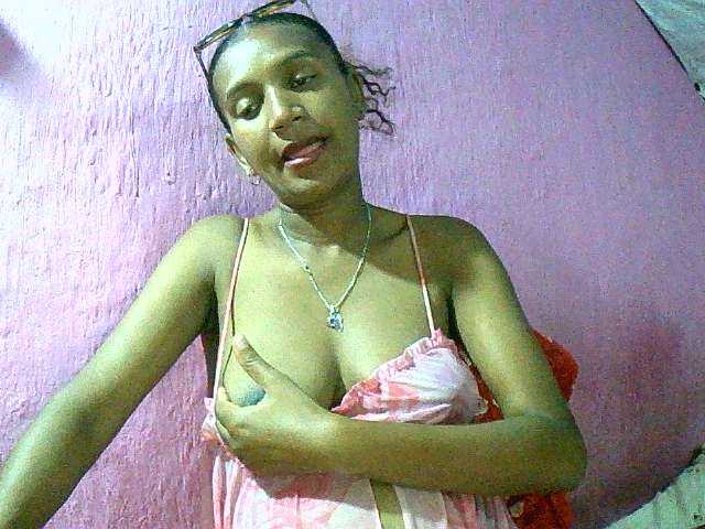 le modèle Mynah est en webcam porno dans un show sur le site bongacams, il possède les tags suivants: Ebony,Brunette,Trimmed