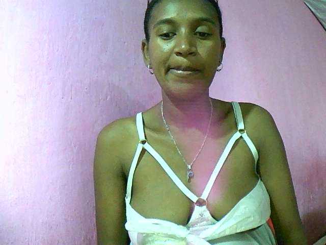 Mynah webcam bongacams model stream image