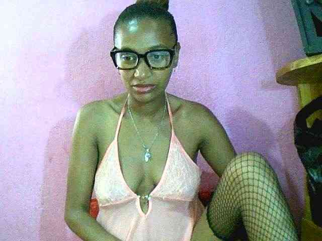 Mynah Live Webcam on BongaCams