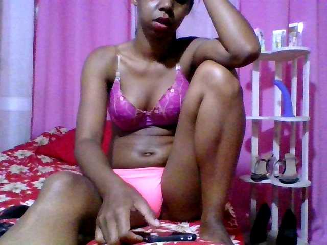 Kitaniah's BongaCams show and profile