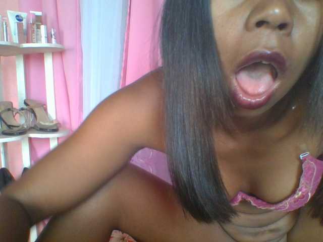 Kitaniah's BongaCams show and profile