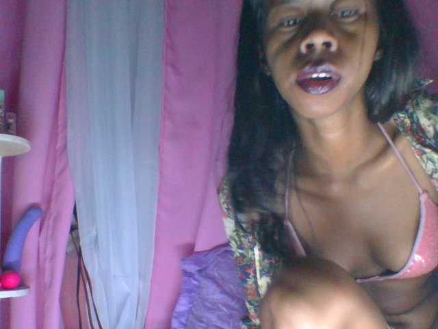 Kitaniah's BongaCams show and profile