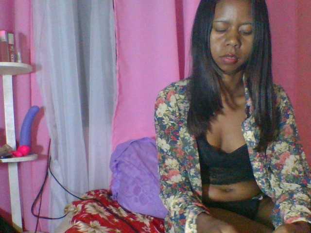 Kitaniah's BongaCams show and profile