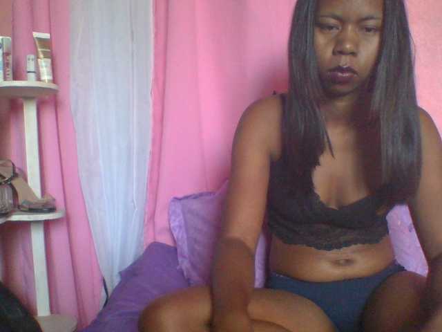 Kitaniah's BongaCams show and profile