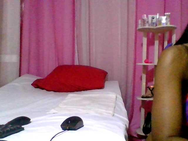 Kitaniah's BongaCams show and profile