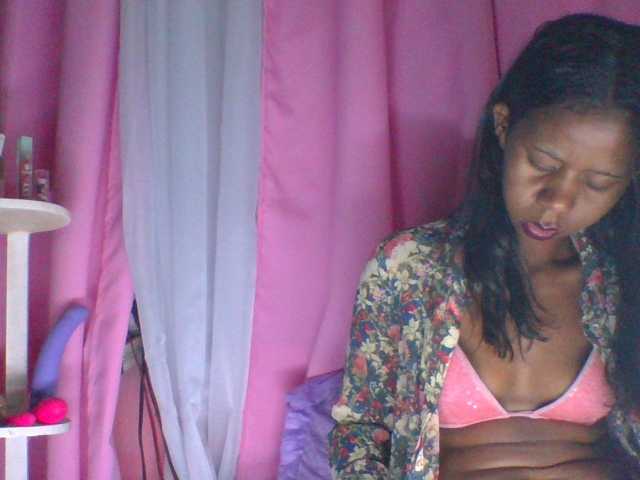 Kitaniah's BongaCams show and profile