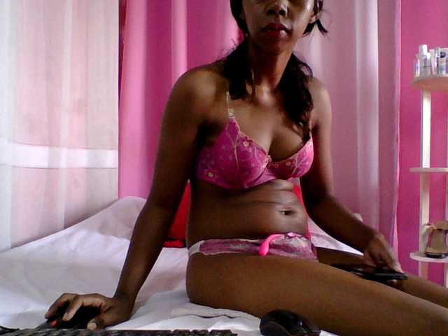 Kitaniah's BongaCams show and profile