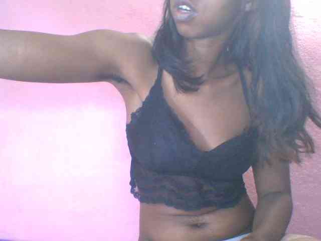 Kitaniah Live Webcam on BongaCams