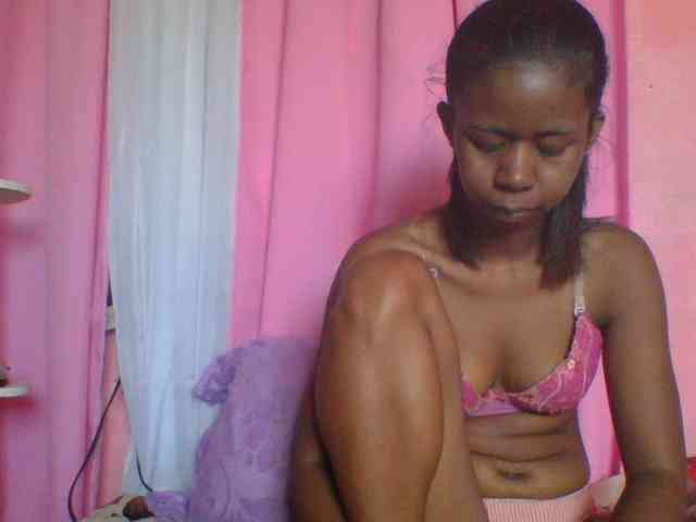 Kitaniah Live Webcam on BongaCams