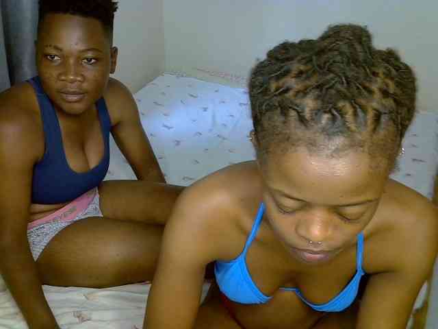 LovebirdsLive-1 Live Webcam on {site_name}