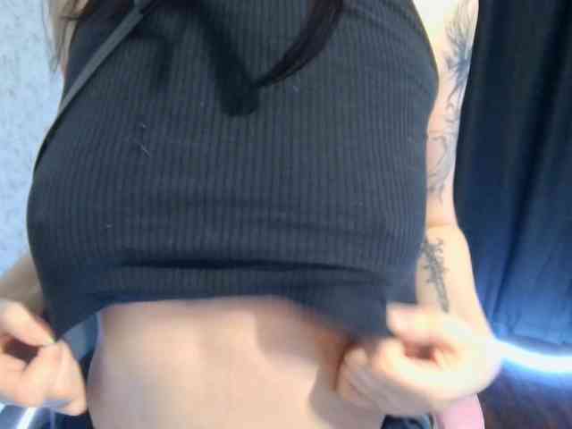 SweetLulyX webcam
