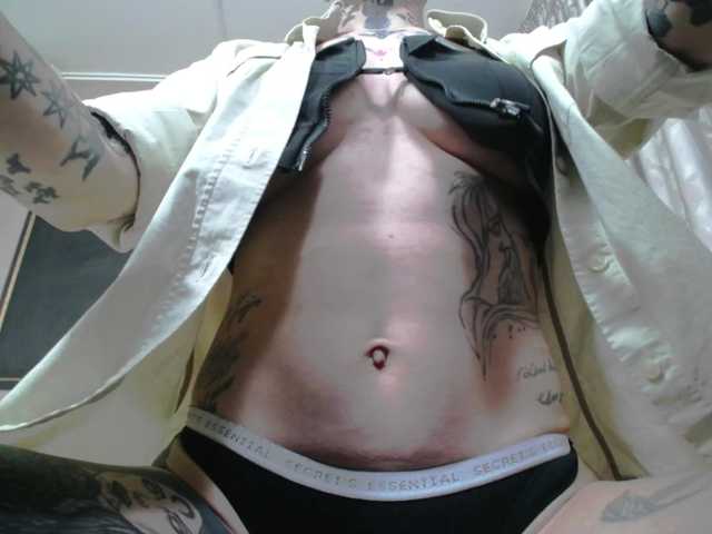 KennysXX's BongaCams show and profile