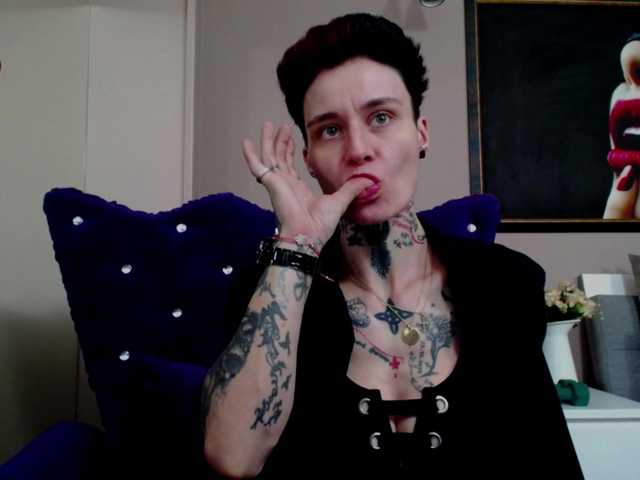 KennysXX's BongaCams show and profile