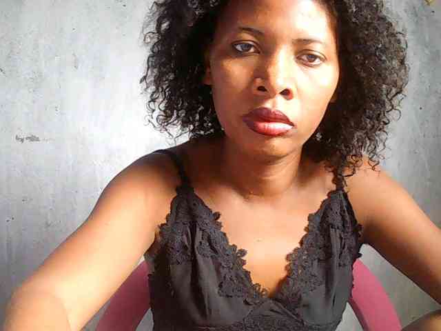 BelleValeur Live Webcam on BongaCams