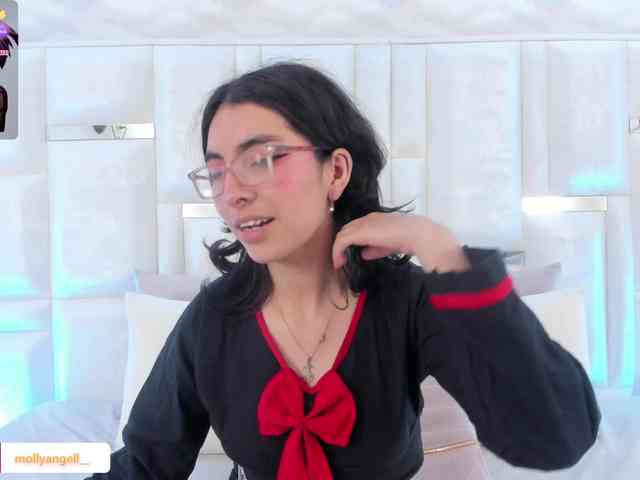 im-molly-angel im-molly-angel