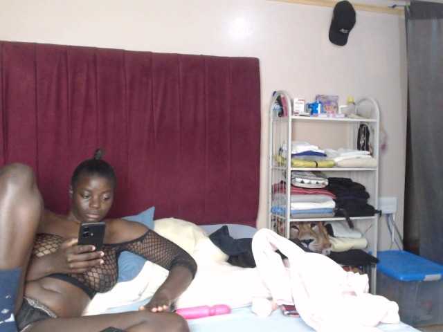 iamshania – webcam model profile photo