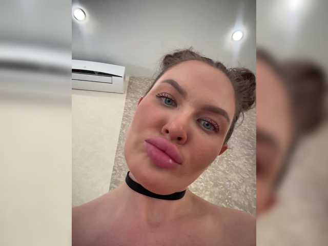 Mollekiss from BongaCams