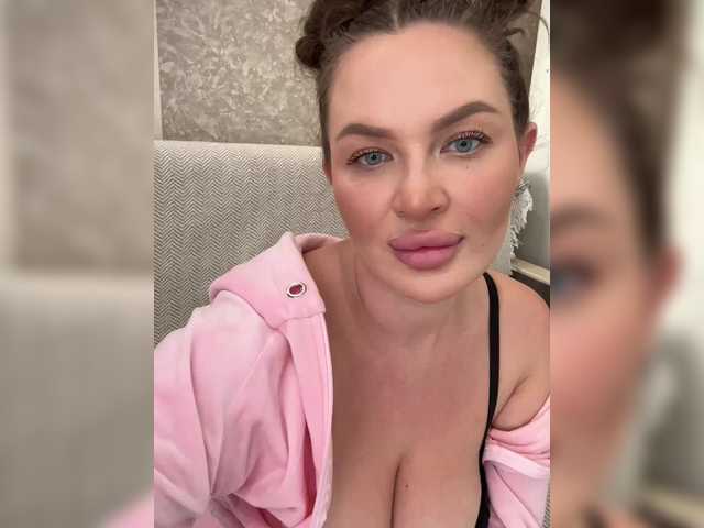 Mollekiss from BongaCams