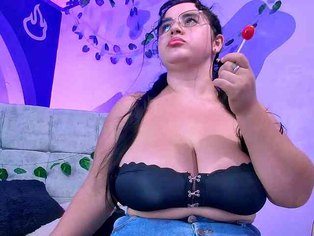 Lorena-Adamsx webcam