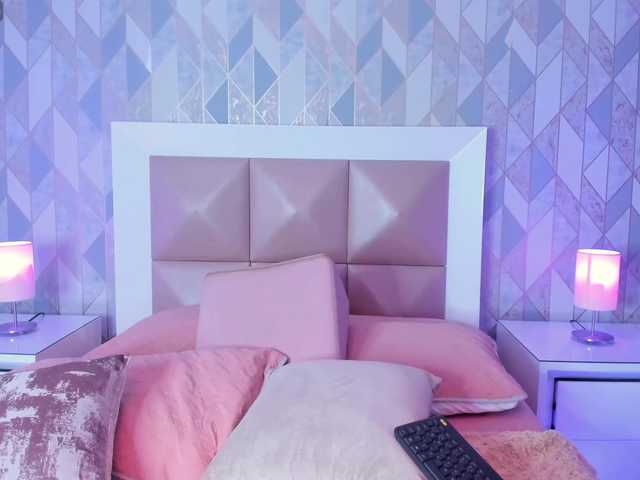 CloeBonet's BongaCams show and profile