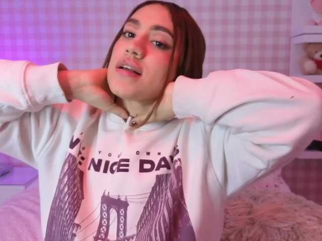 CloeBonet's BongaCams show and profile