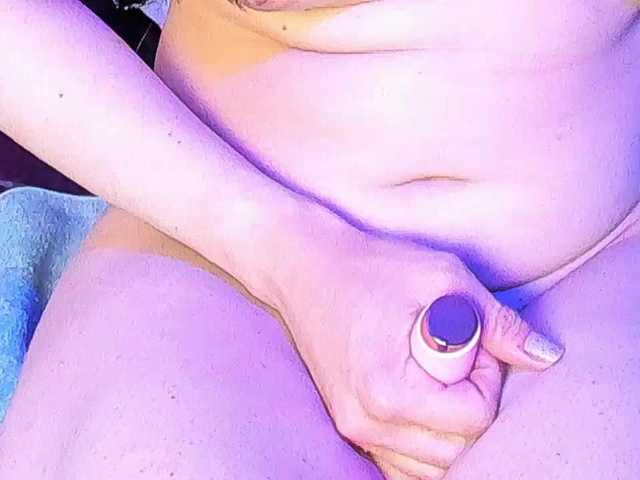 KylieBloom's BongaCams show and profile