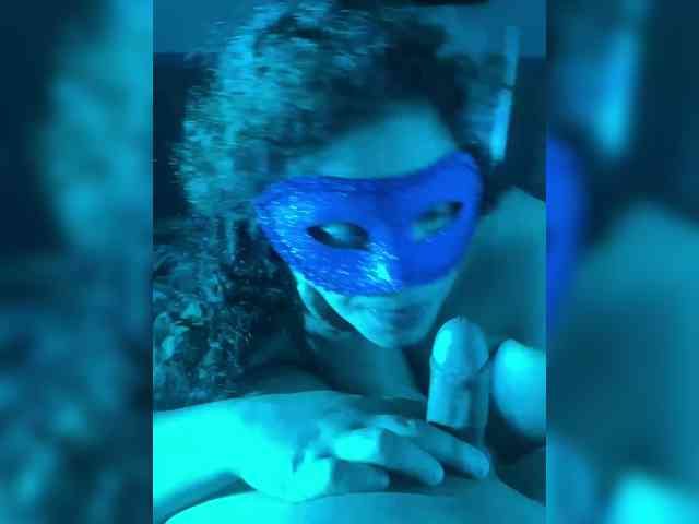 Kisses-of-fire webcam