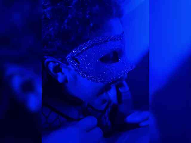 Kisses-of-fire webcam