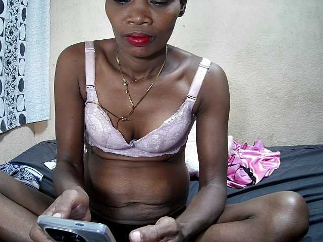 le modèle jenah2 est en webcam porno dans un show sur le site bongacams, il possède les tags suivants: Ebony,Brunette,Trimmed