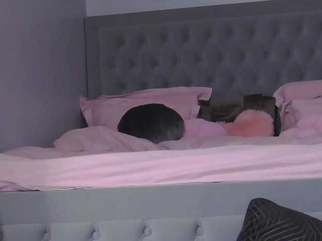 AlexisWhite Live Cam on BongaCams