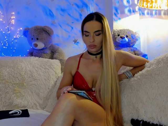 FeralFoxy's BongaCams show and profile