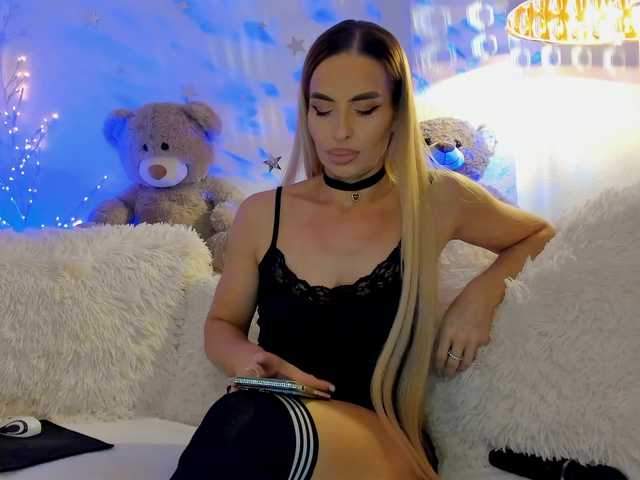 FeralFoxy's BongaCams show and profile