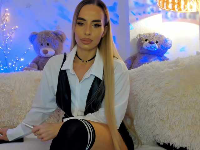 FeralFoxy's BongaCams show and profile