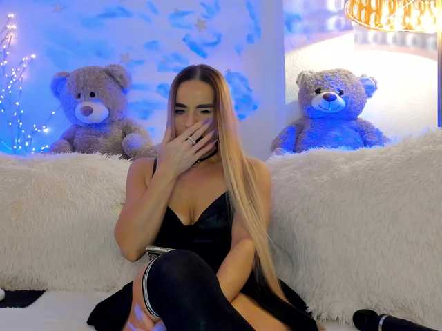 FeralFoxy's BongaCams show and profile