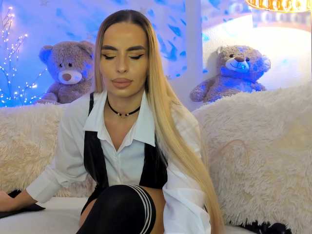 FeralFoxy's BongaCams show and profile