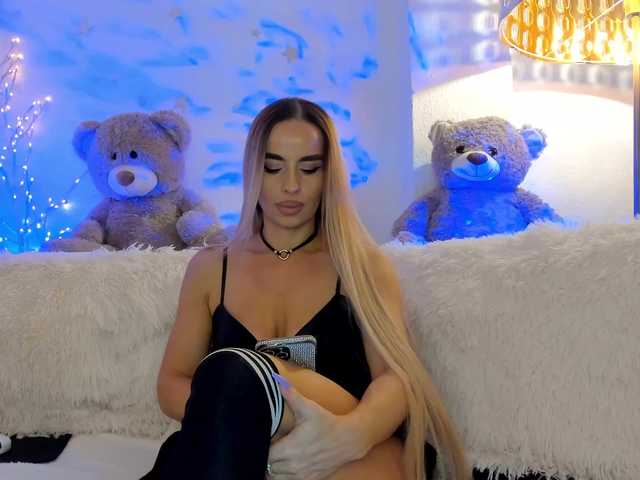 FeralFoxy's BongaCams show and profile