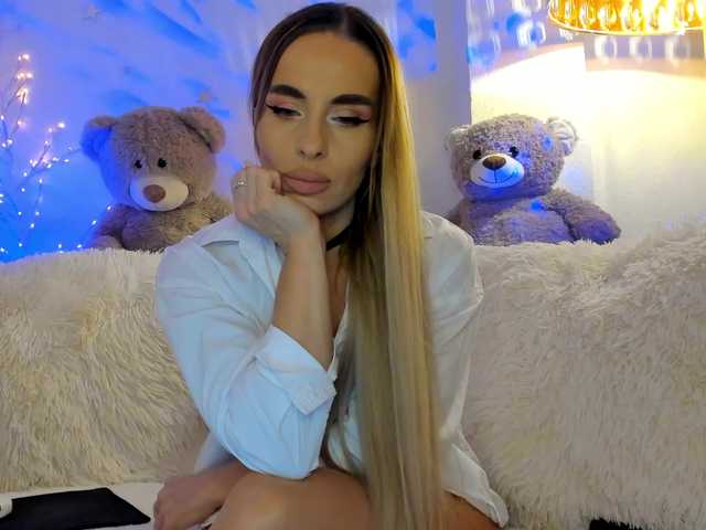 FeralFoxy's BongaCams show and profile