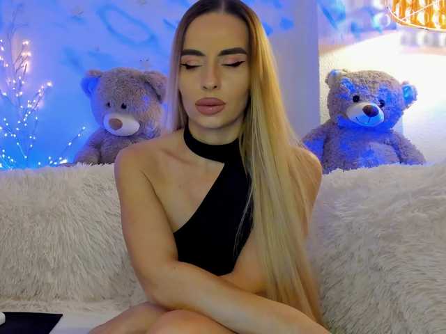 FeralFoxy's BongaCams show and profile