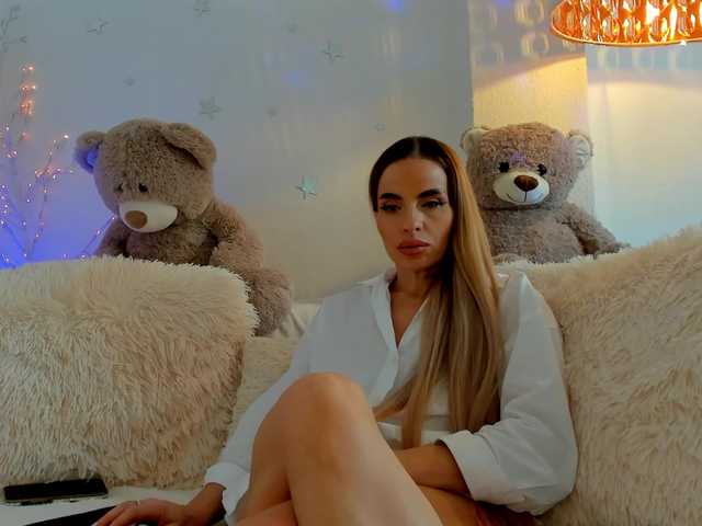 FeralFoxy's BongaCams show and profile