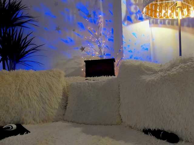 FeralFoxy's BongaCams show and profile