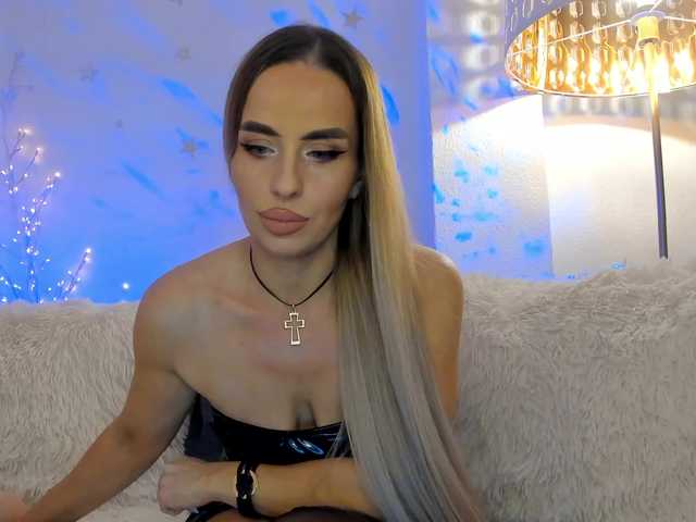 FeralFoxy's BongaCams show and profile