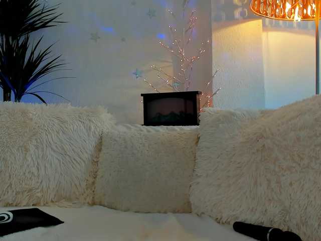 FeralFoxy's BongaCams show and profile