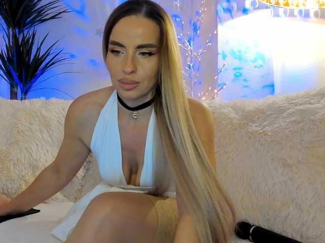 FeralFoxy's BongaCams show and profile