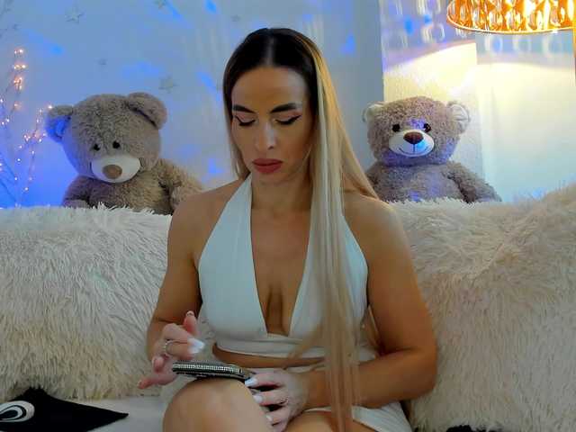 FeralFoxy's BongaCams show and profile